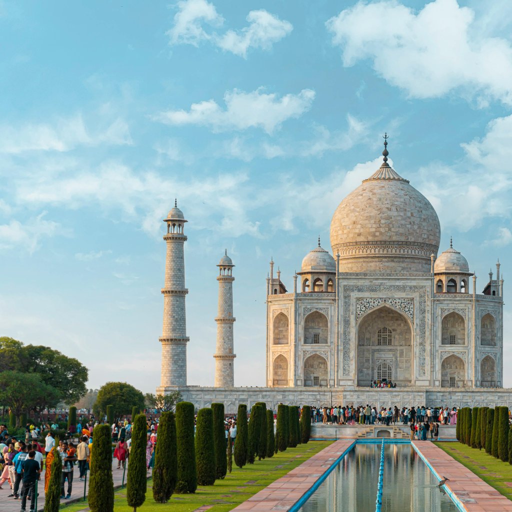 Stunning daytime view of the iconic Taj Mahal, a UNESCO World Heritage Site in Agra, India.