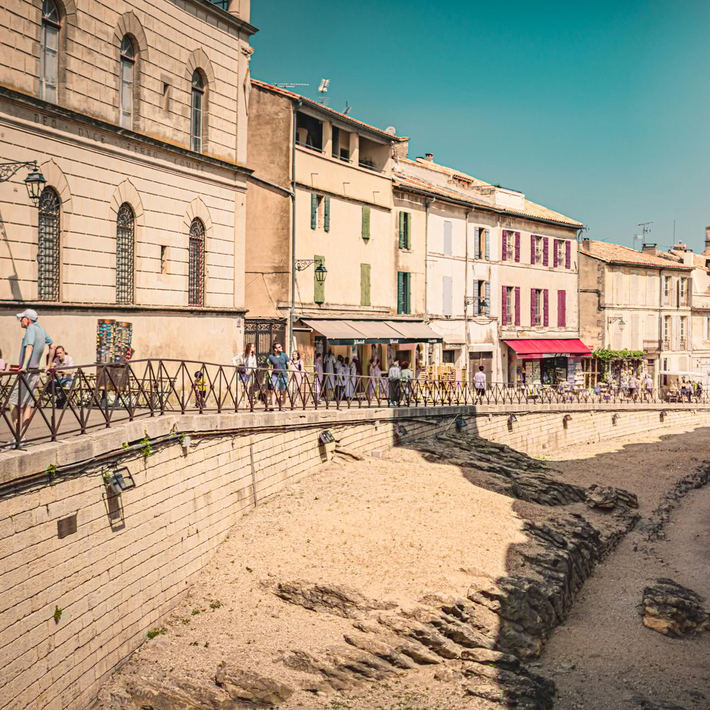 Picturesque street scene in Arles, featuring historic architecture and summer ambiance.