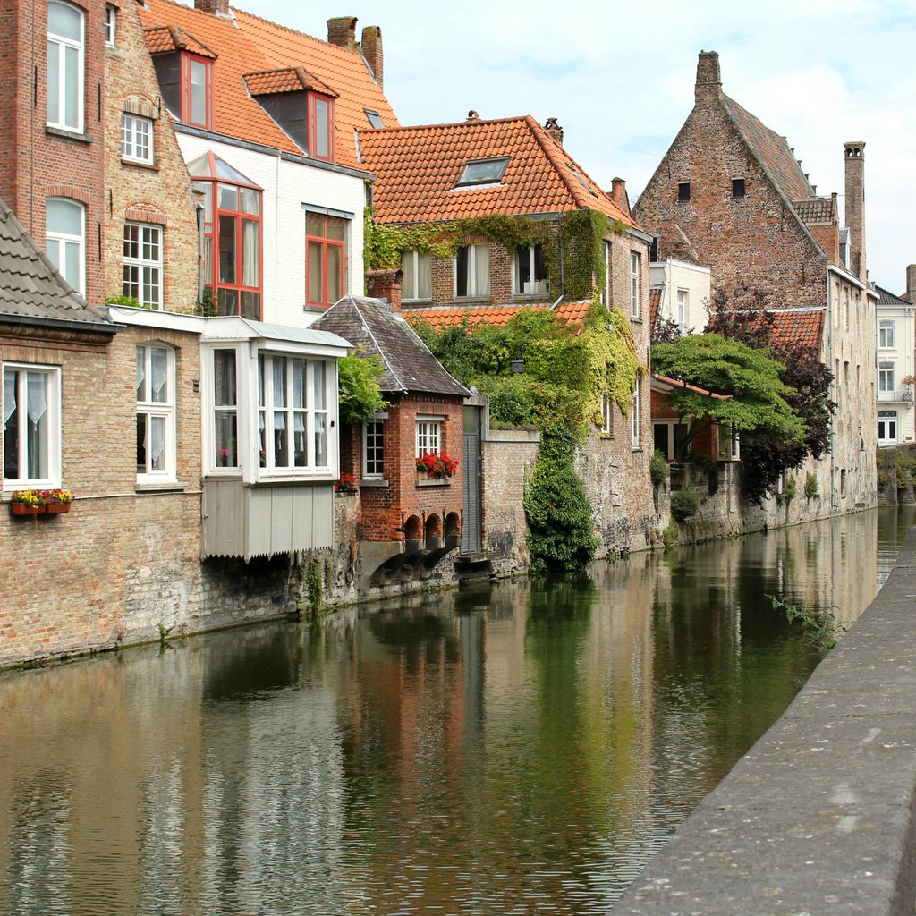 Picturesque view of a canal and historic buildings in Bruges, Belgium.