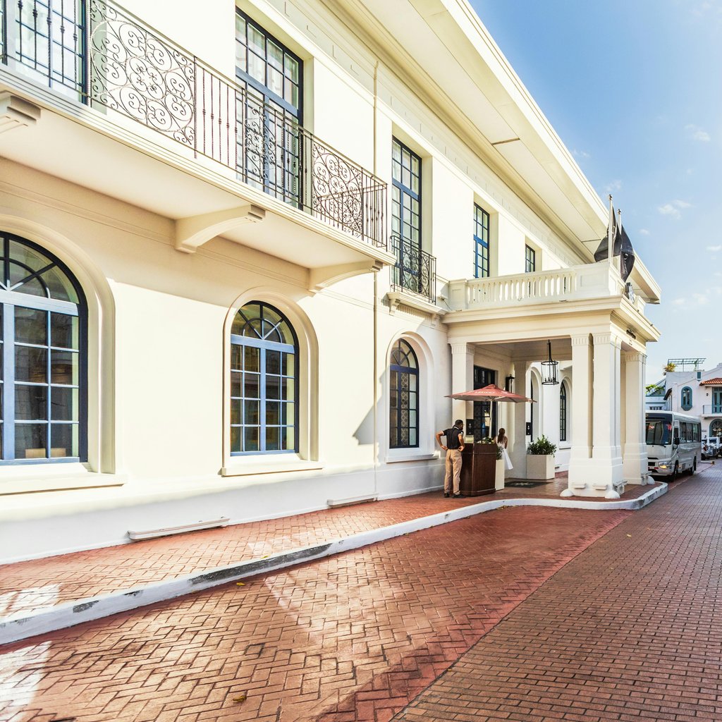 Charming colonial architecture in Casco Viejo, Panama City, showcasing colorful facades and historical buildings.