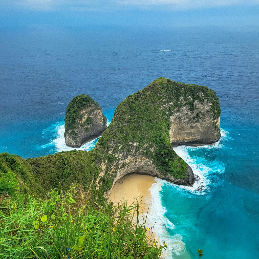 Explore the breathtaking cliffs and azure waters at Kelingking Beach in Bali, Indonesia.