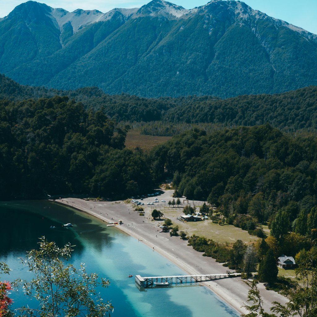 A breathtaking view of the lake and mountains in San Carlos de Bariloche, Argentina.