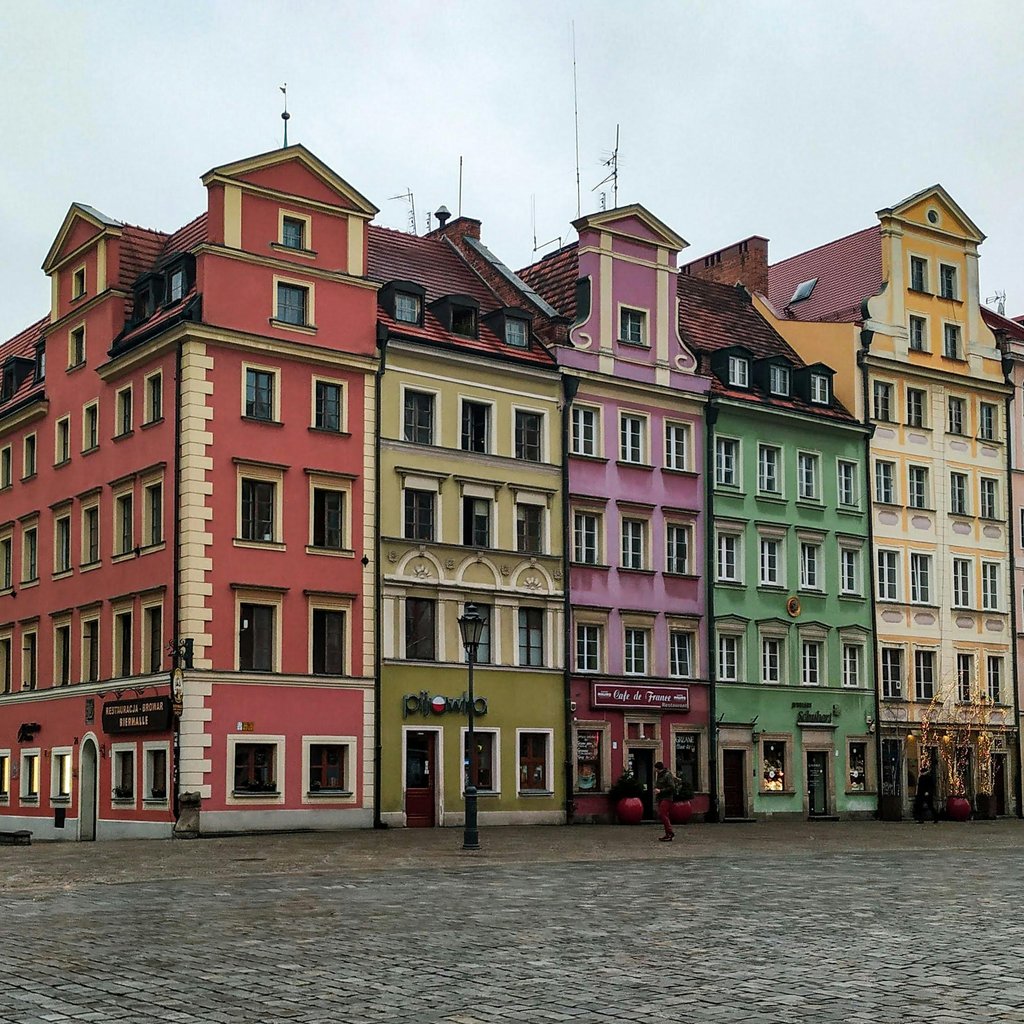 Vibrant tenement houses in Wrocław's town square, showcasing architectural charm in Poland.