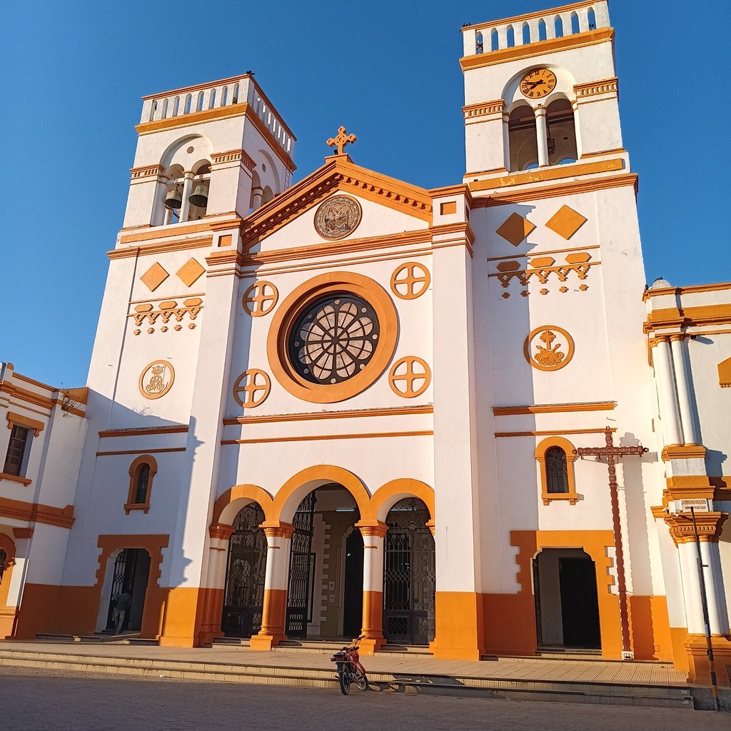 Facade of the Catedral de la Santísima Trinidad (English: Cathedral of the Most Holy Trinity), a historical building in Trinidad, Bolivia. Taken from the Plaza Central, along Avenida 6 de Agosto.