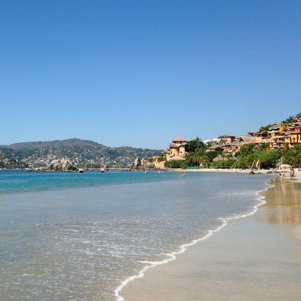 Playa La Ropa, Zihuatanejo.